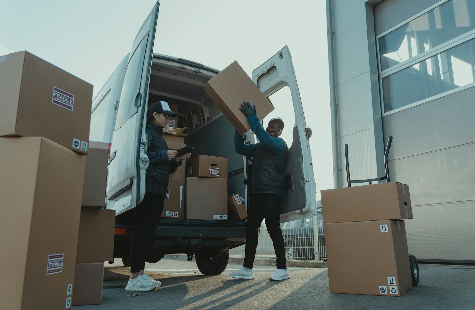 Säkerhet och skydd mot skador i ett modernt logistikcenter