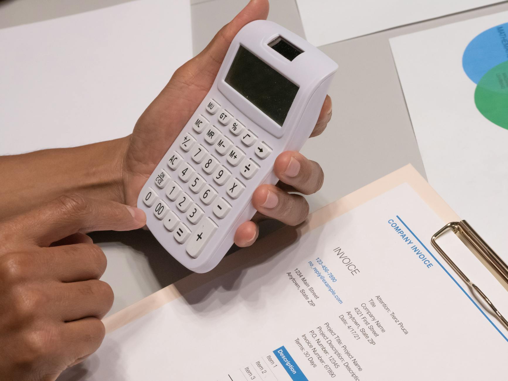 Kassasystem integrerat med lager och bokföringssystem på en datorskärm