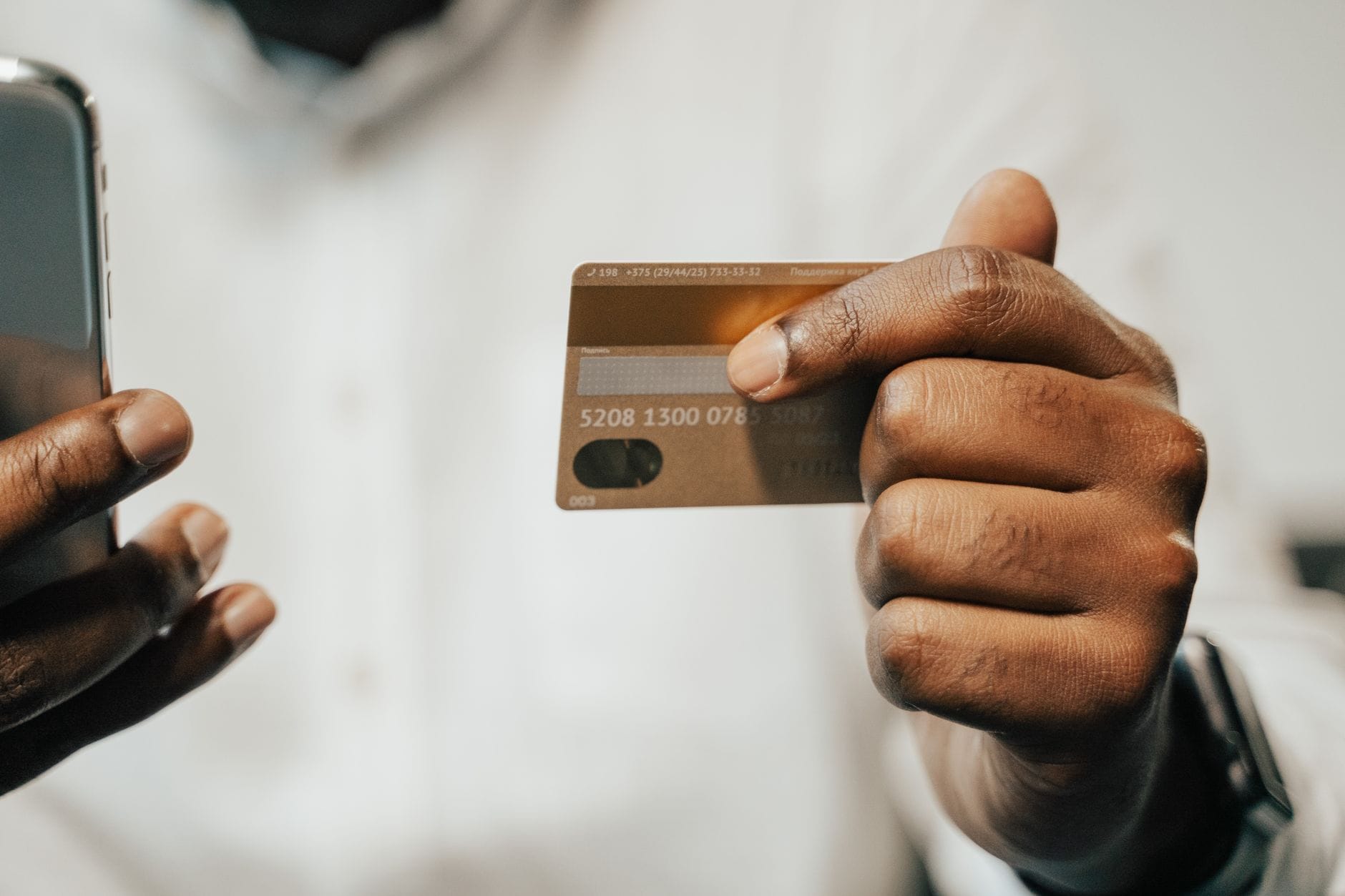 Visuellt exempel på mobil checkout med flera valbara betalsätt och enkel design.