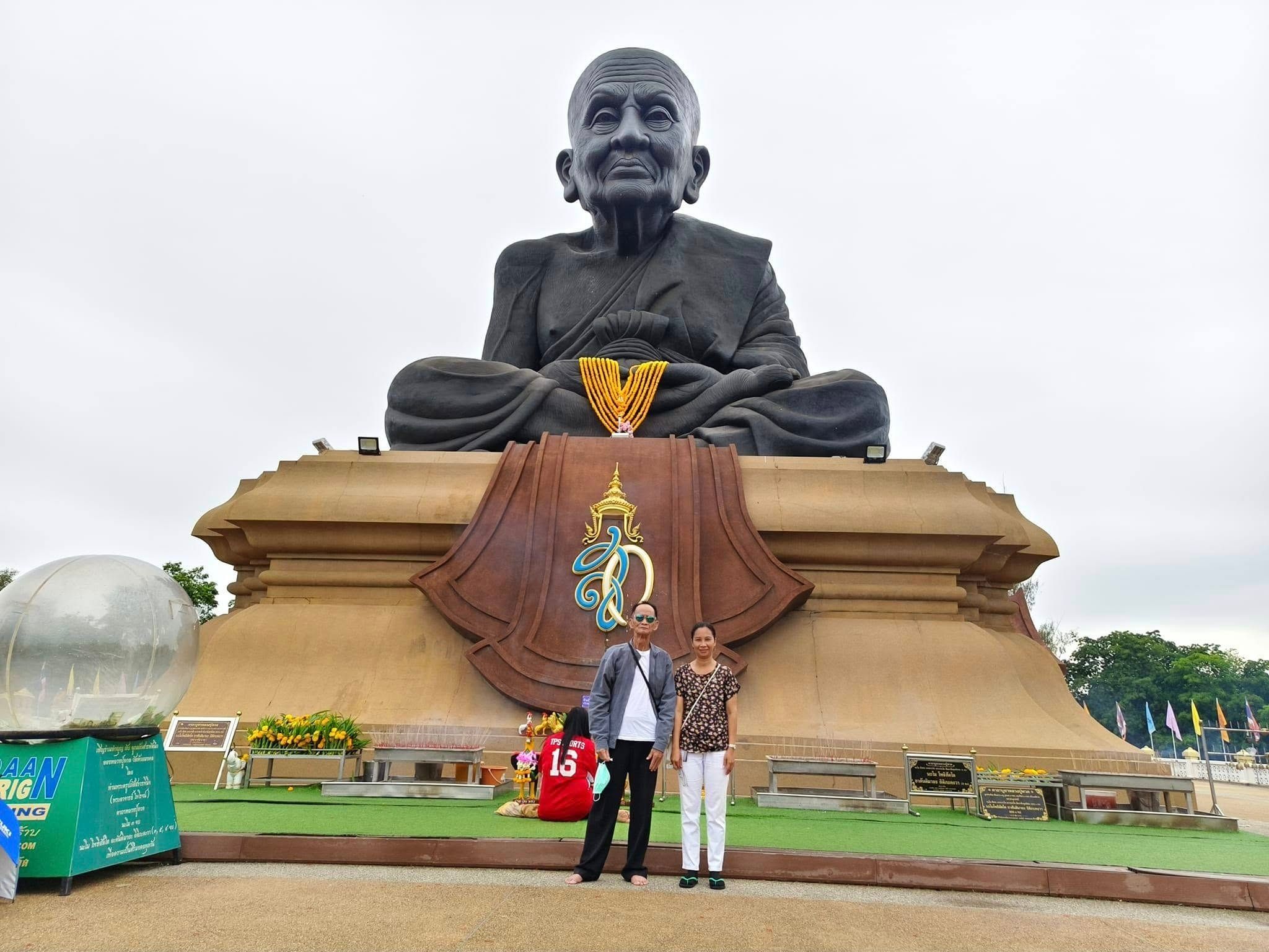 บรรยากาศหลวงปู่ทวดองค์ใหญ่ วัดห้วยมงคล