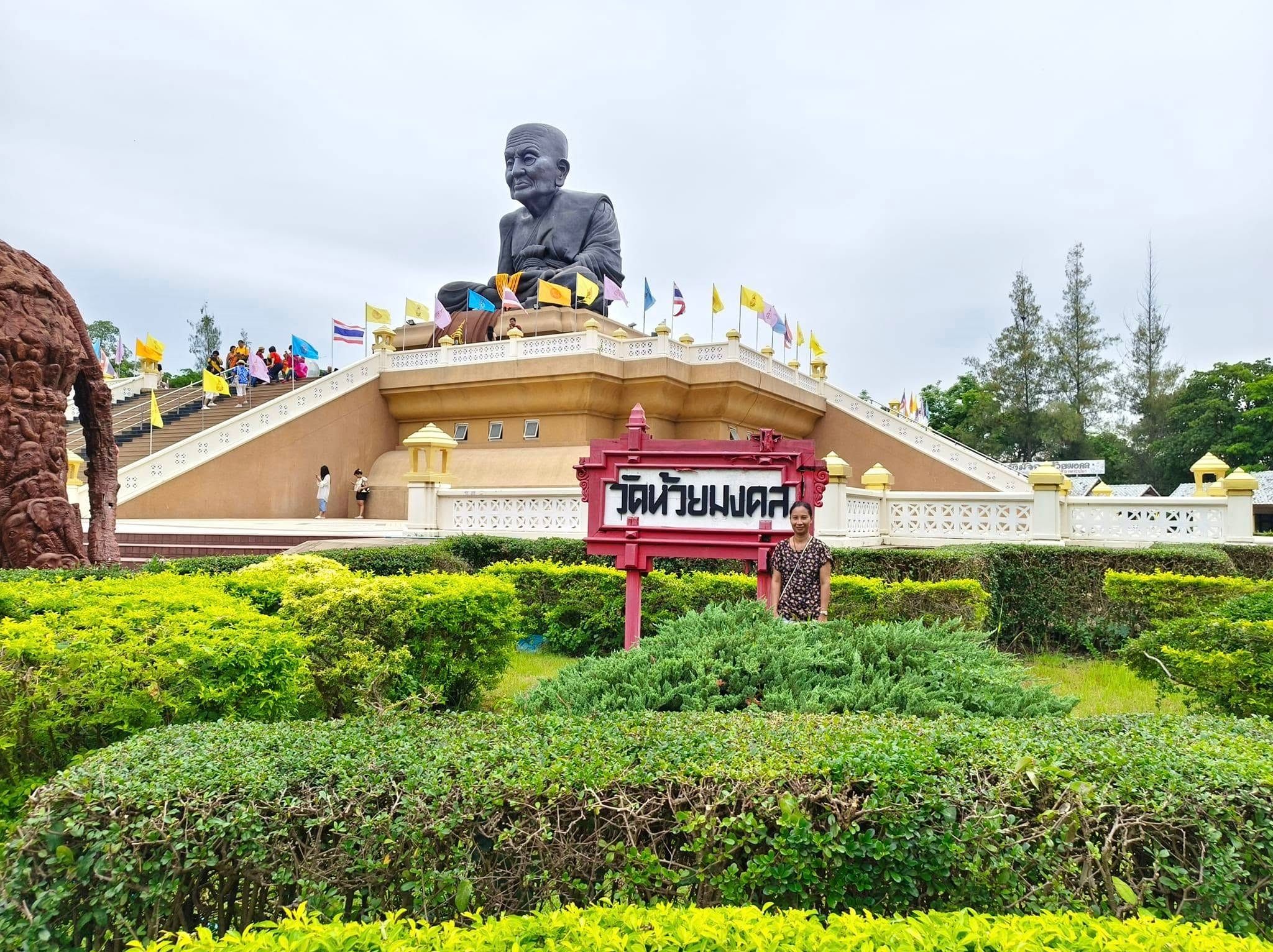 บรรยากาศภายในวัดห้วยมงคล ประจวบคีรีขันธ์