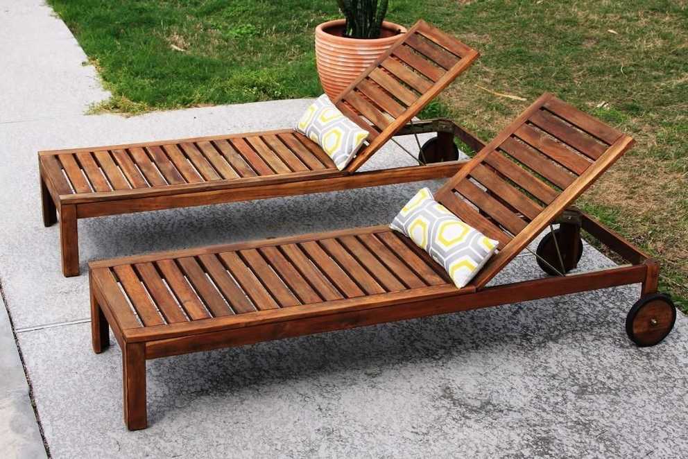 Featured Image of Wood Chaise Lounges