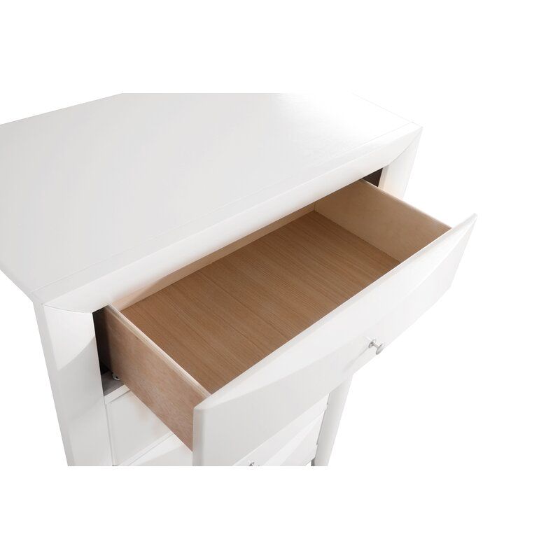 Towslee 5 Drawer Chest thumbnail 4
