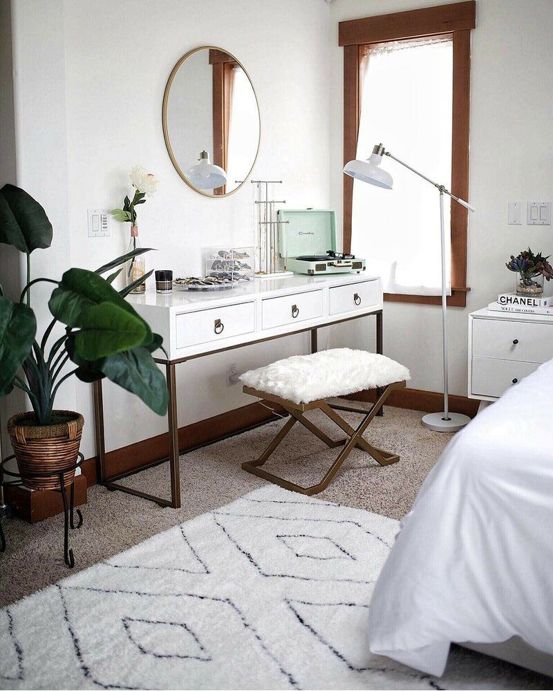 Sofie Geometric Handmade Tufted Area Rug in White thumbnail 4