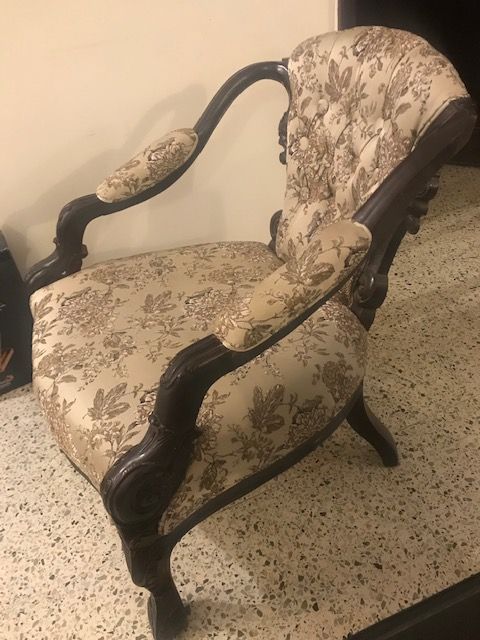 Customer_Chair thumbnail 2