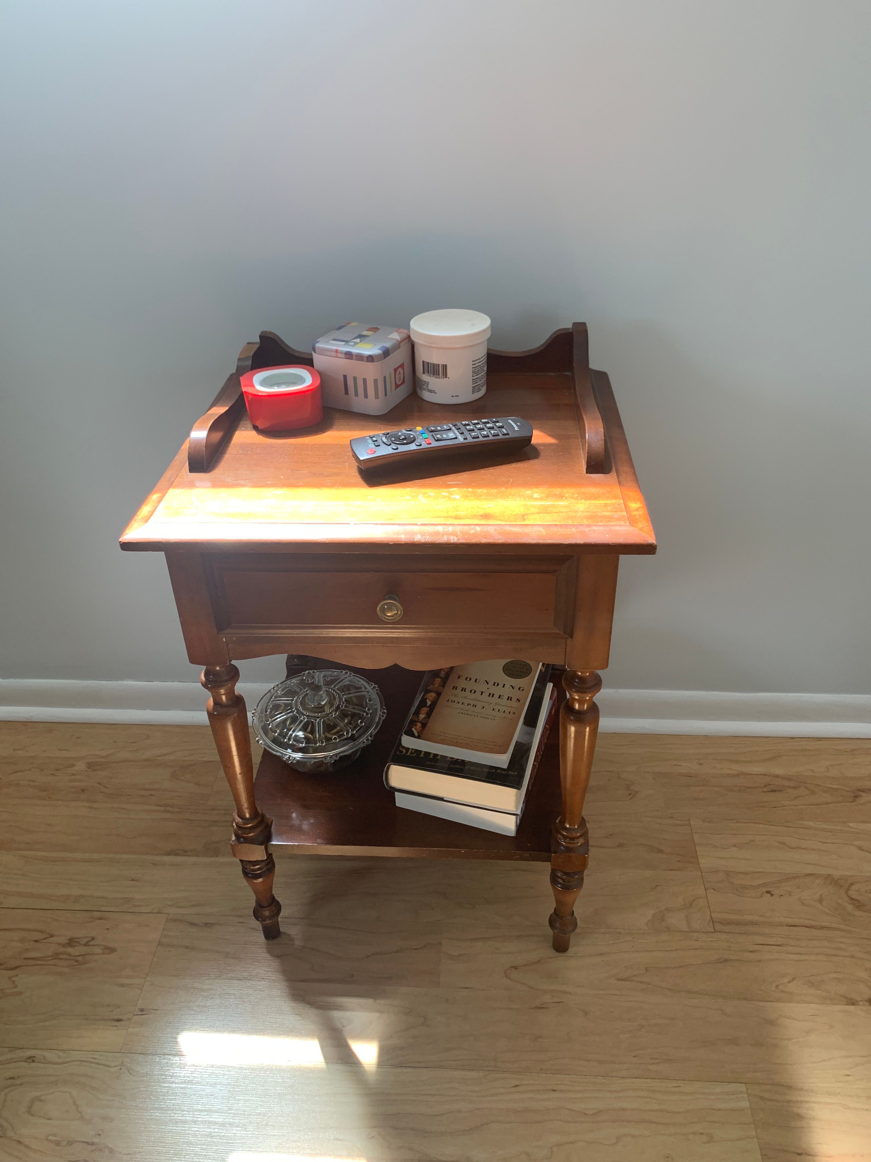 Customer Side Table thumbnail 2