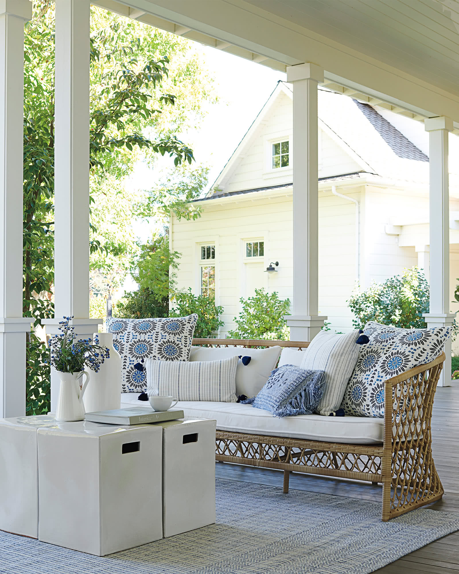 Capistrano Sofa thumbnail 2