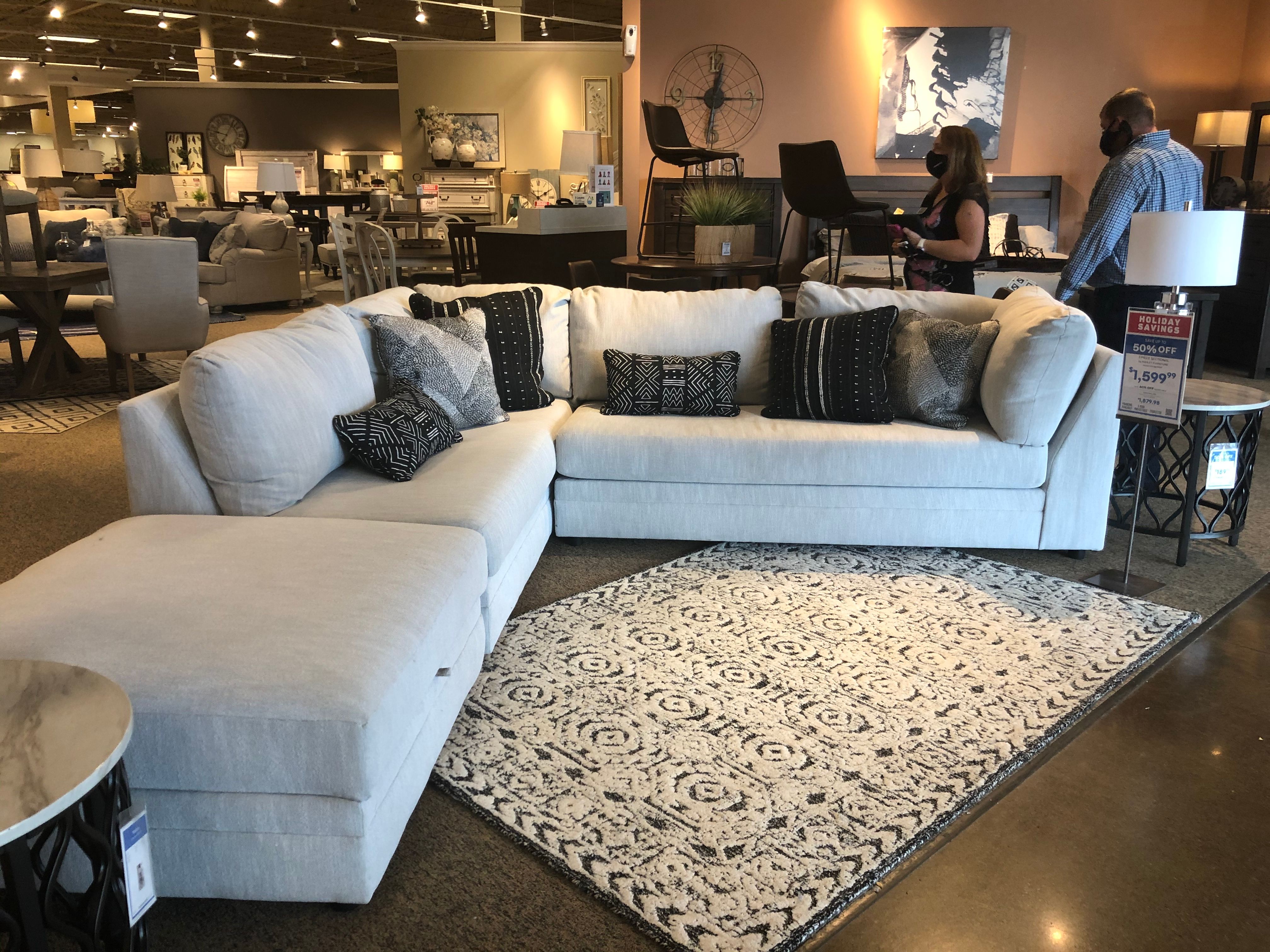 Customer_sofa thumbnail 3
