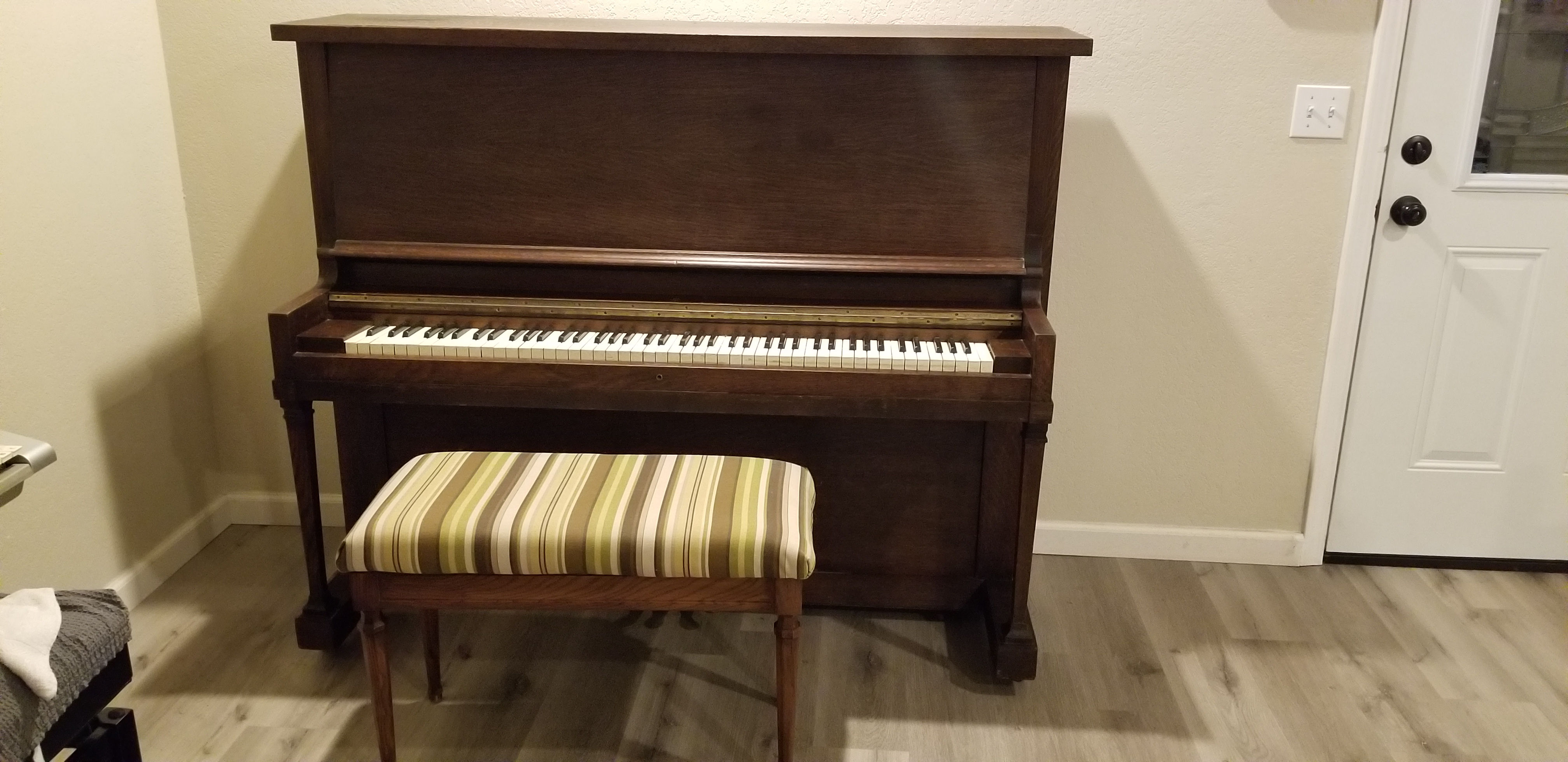 Customer_piano thumbnail 2