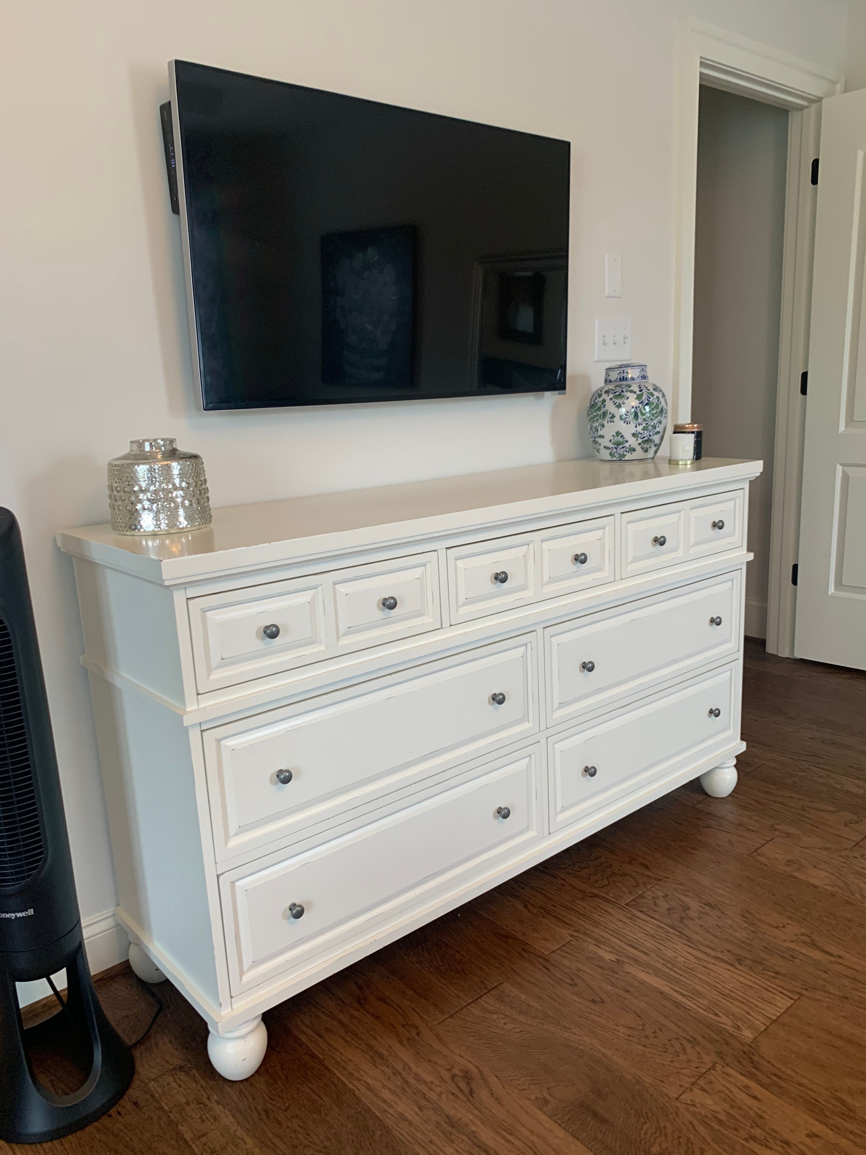 Customer_Dresser thumbnail 2