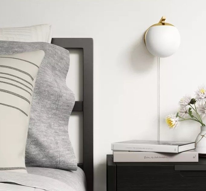 Single Globe Sconce White thumbnail 2