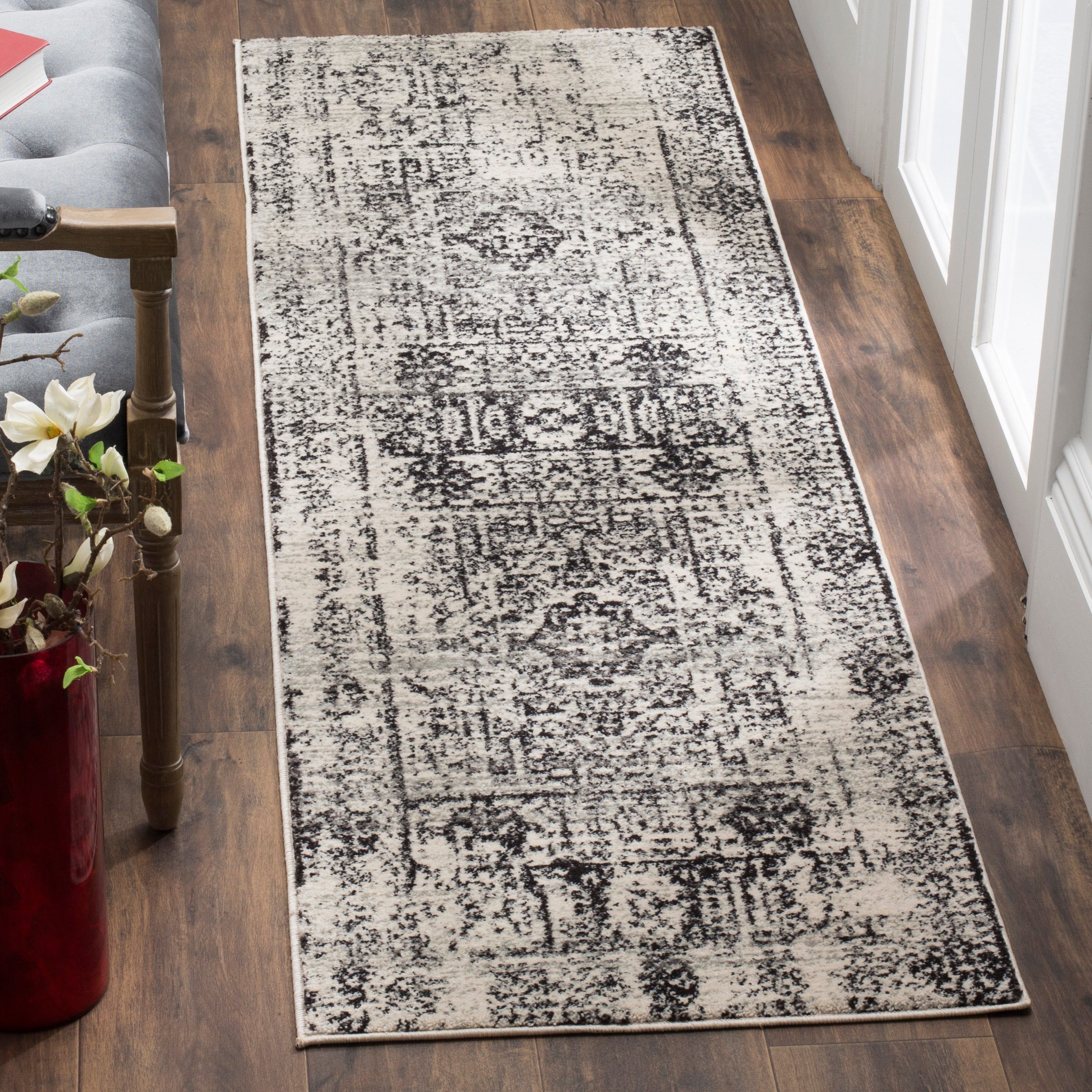 Safavieh Evoke Deb Vintage Boho Medallion Distressed Rug thumbnail 3