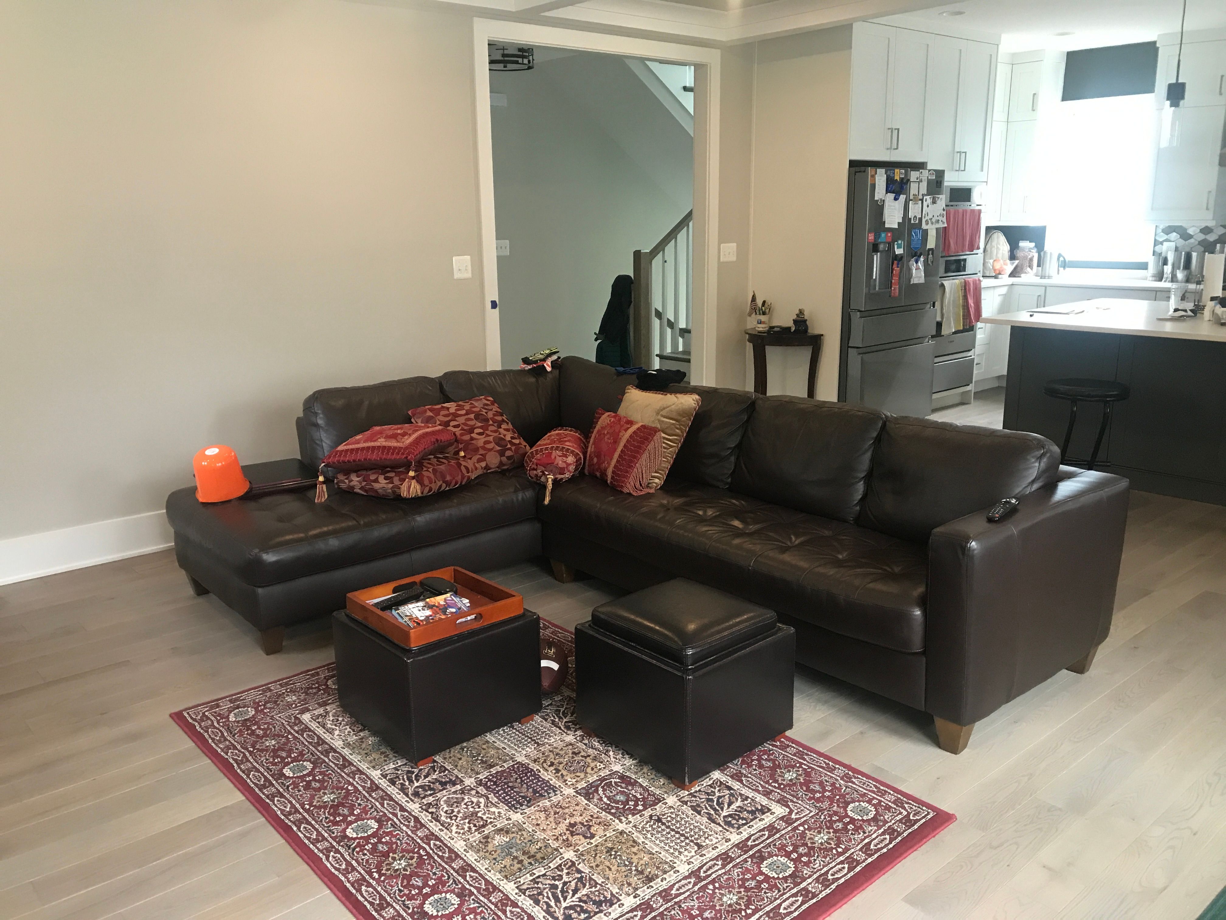 Customer_Couch thumbnail 3
