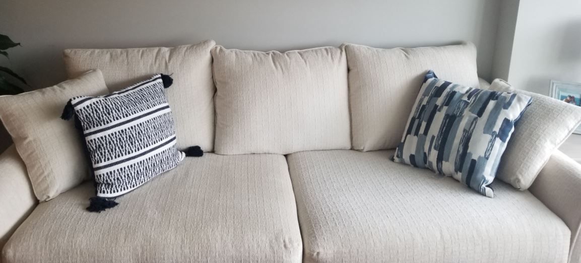 Customer Couch thumbnail 2