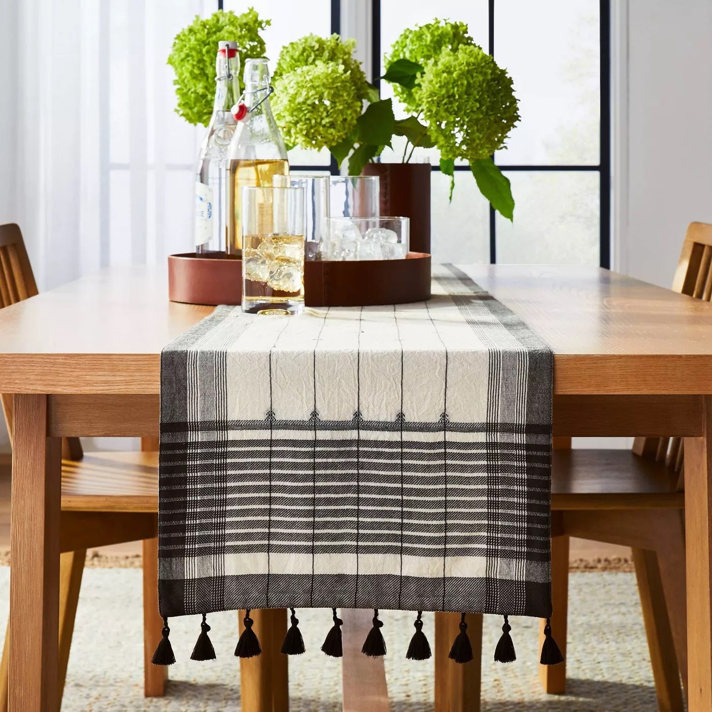 Jacquard with Lace Tassels Table Runner thumbnail 4