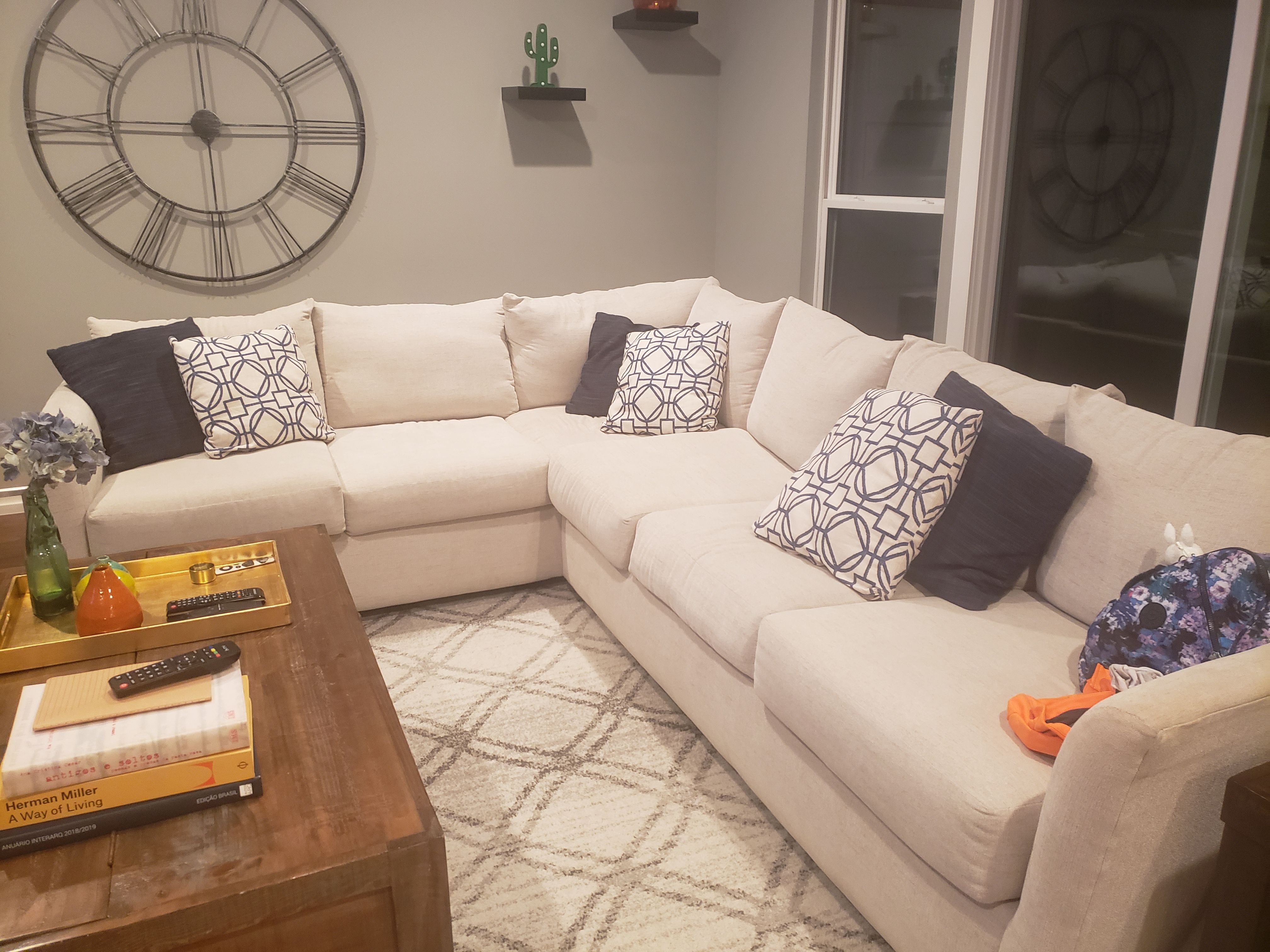 Customer Product Couch thumbnail 3