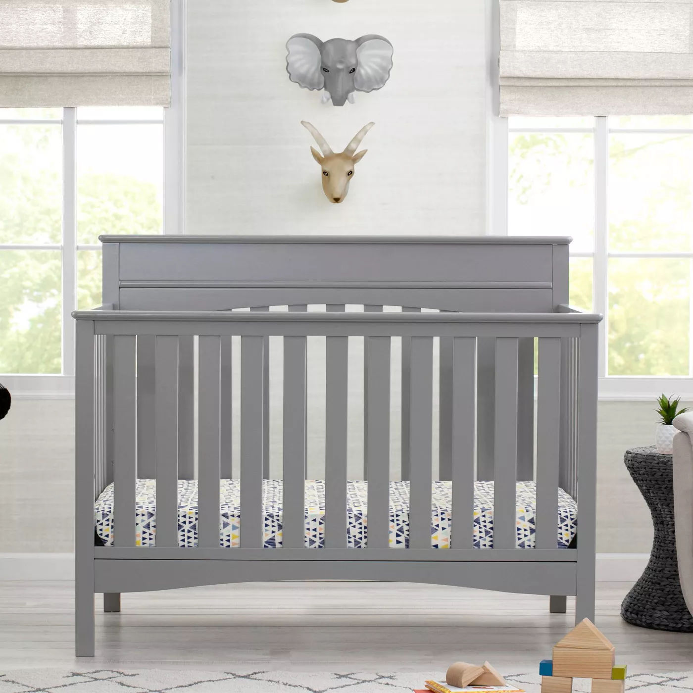 Delta Children Skylar 4-in-1 Convertible Crib thumbnail 6