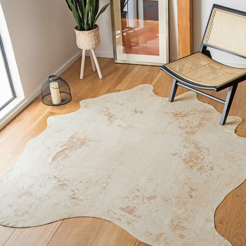Lilly Animal Print Handmade Cowhide Tan Area Rug-6'x6'7" thumbnail 2