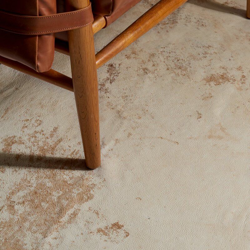 Lilly Animal Print Handmade Cowhide Tan Area Rug-6'x6'7" thumbnail 3