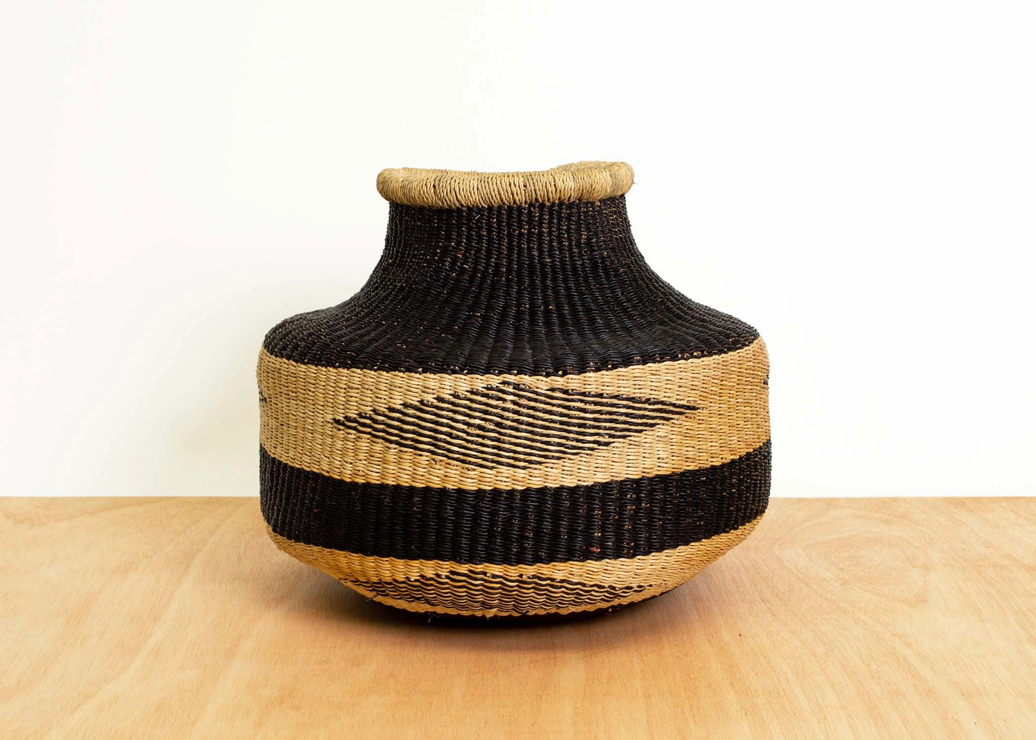 Almasi Black Grass Short Pot thumbnail 3