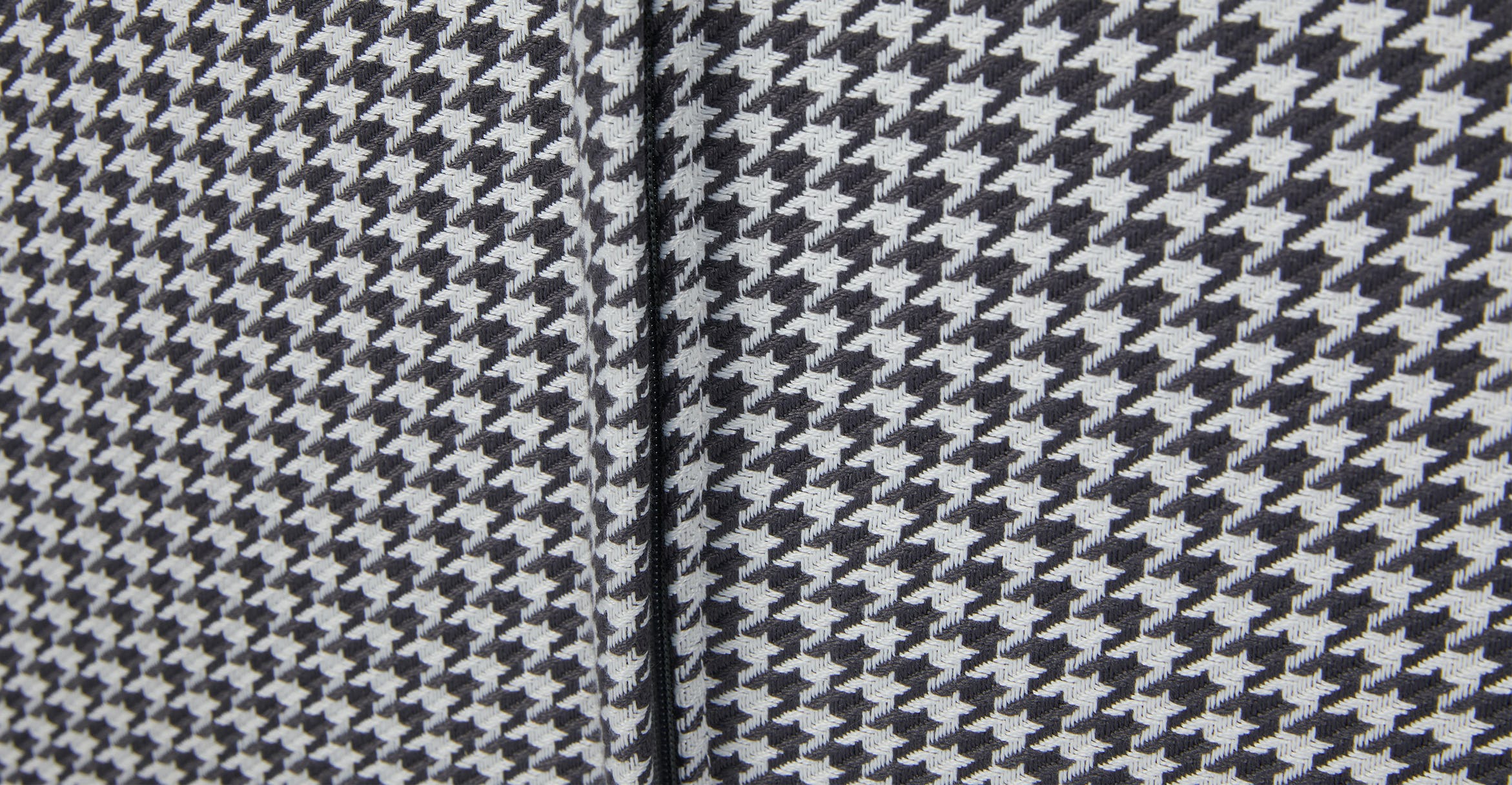 Gabriola Charcoal Ivory Houndstooth Loveseat thumbnail 5