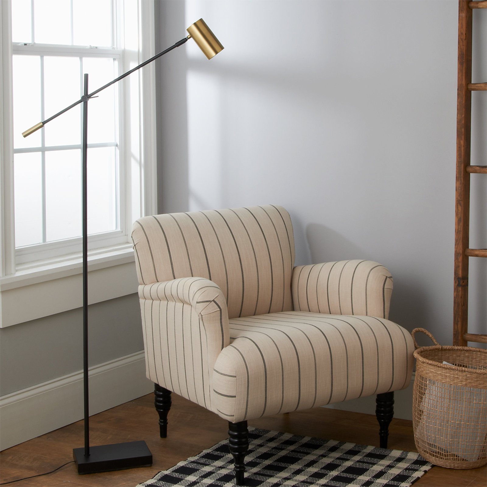 BALANCE LED FLOOR LAMP thumbnail 2