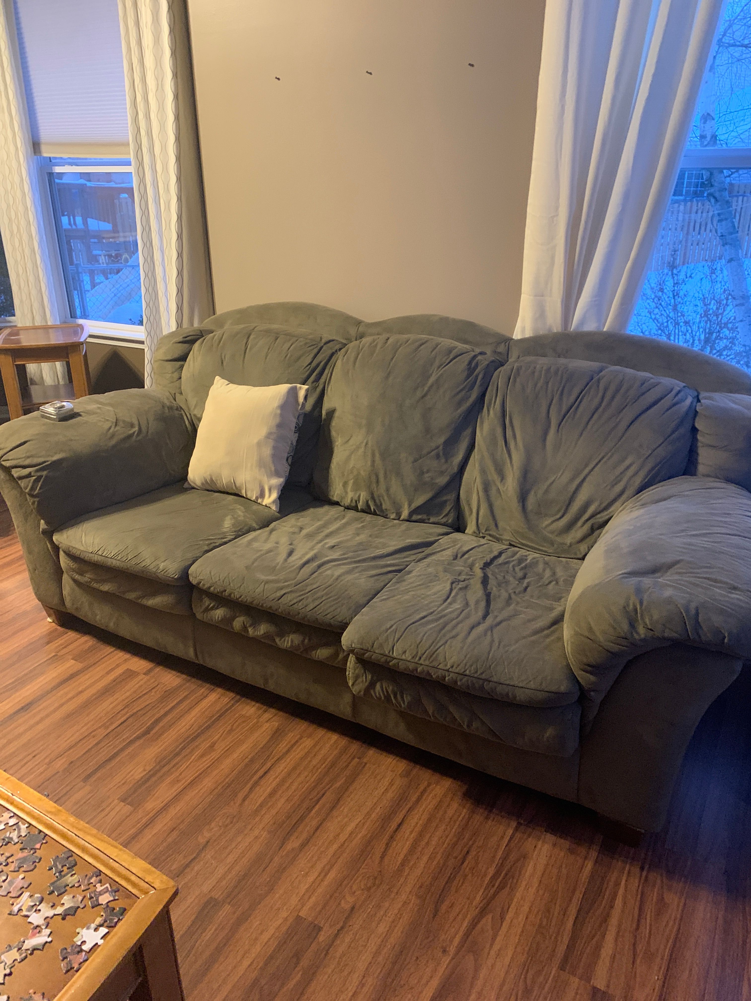 Customer Couch thumbnail 2