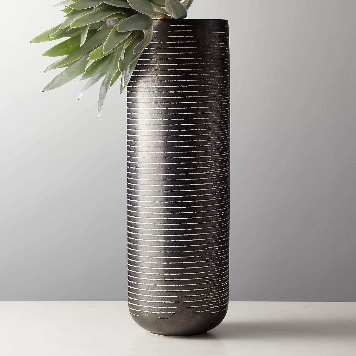 BIND GUNMETAL VASE thumbnail 4