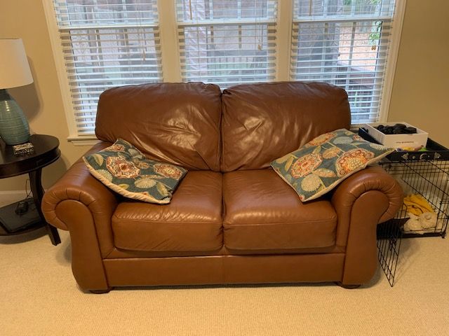 Customer_Leather loveseat thumbnail 2