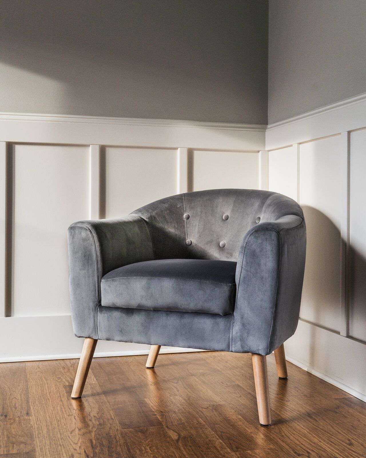 Rockridge Tufted Barrel Chair thumbnail 2
