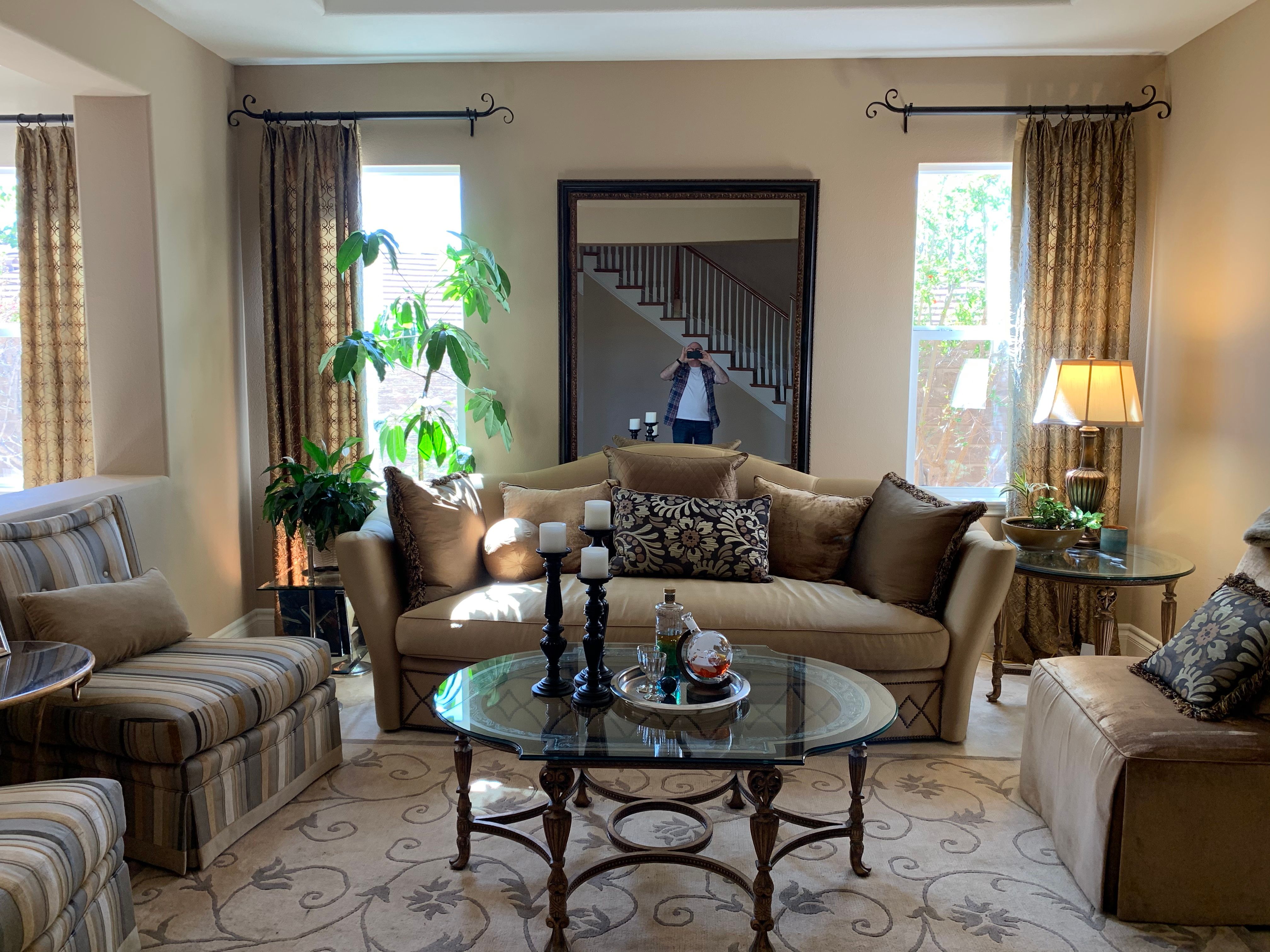 Customer Couch thumbnail 2