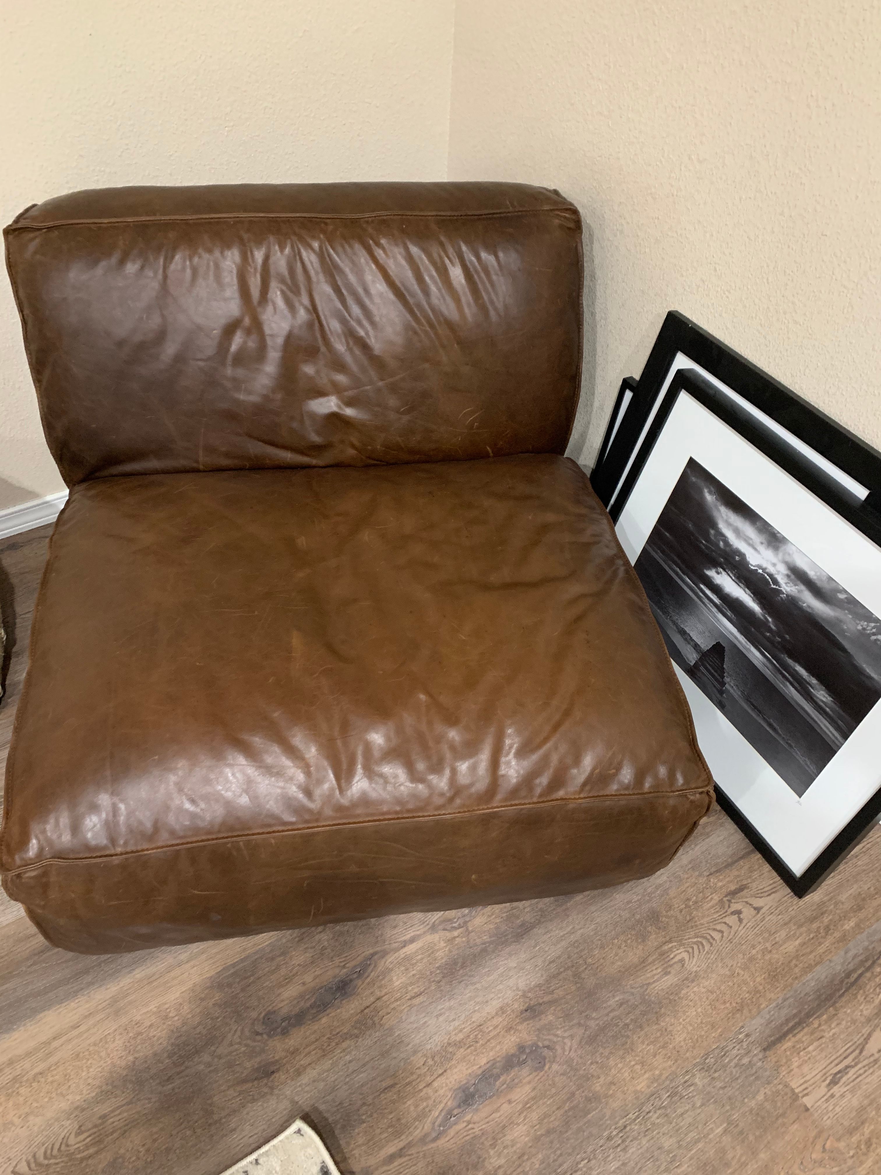 Customer Low leather chair thumbnail 4