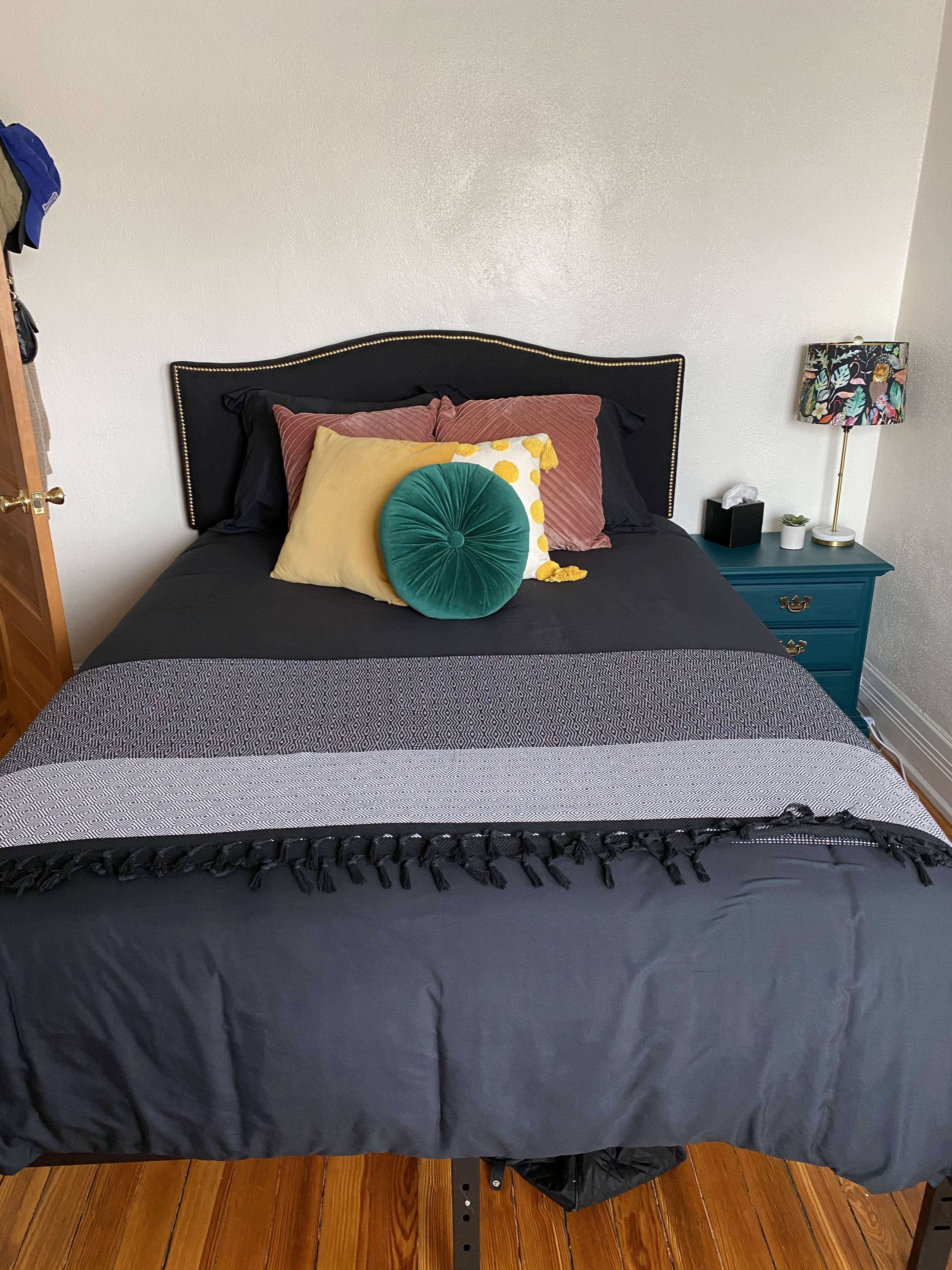 Customer Queen Bed thumbnail 4