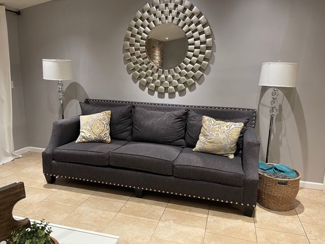 Customer Sofa thumbnail 4