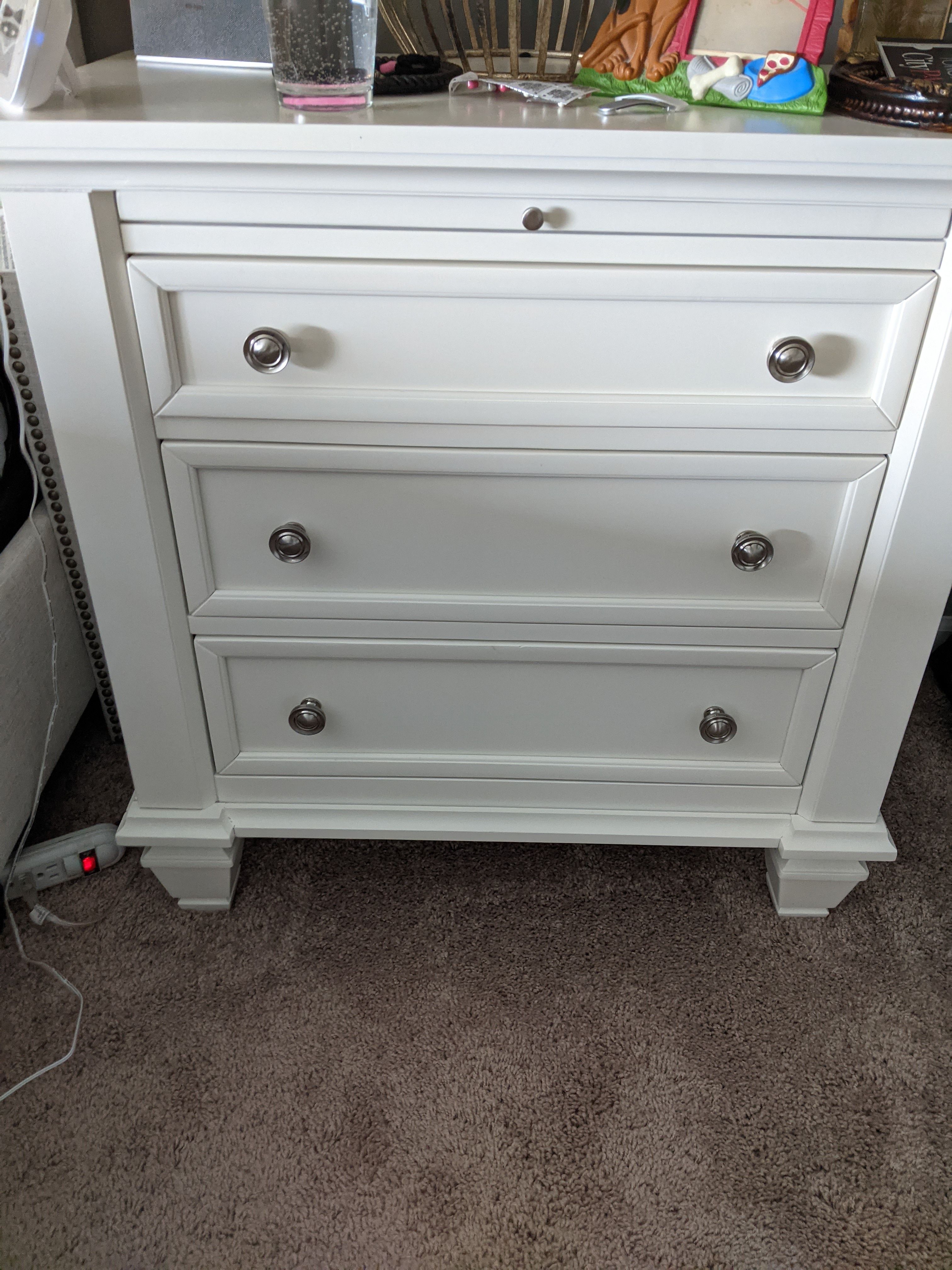 customer night stand thumbnail 3