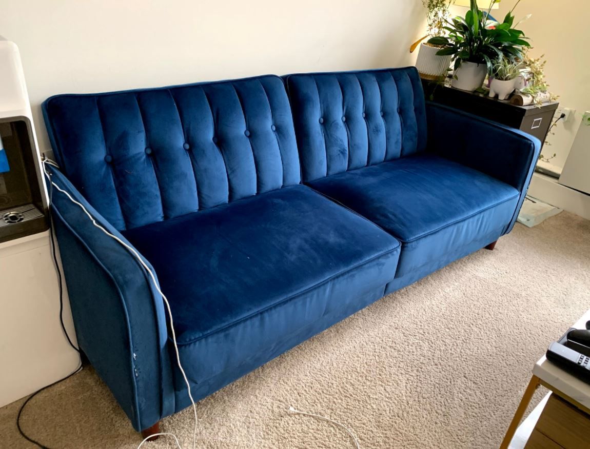 Customer Couch thumbnail 4