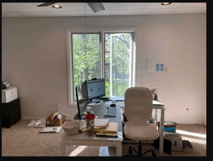Desk customer thumbnail 2