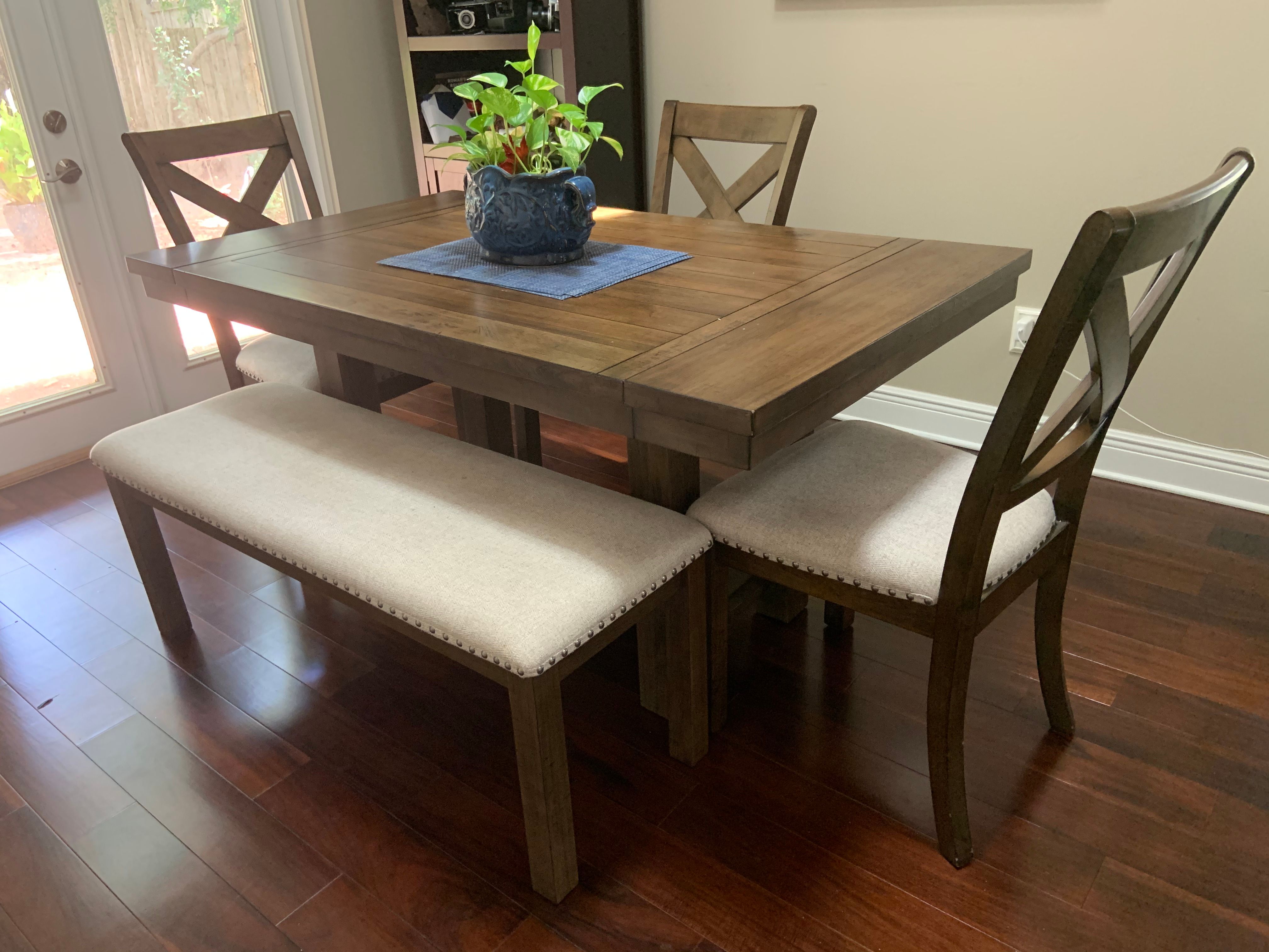 Customer_Dining_table thumbnail 4