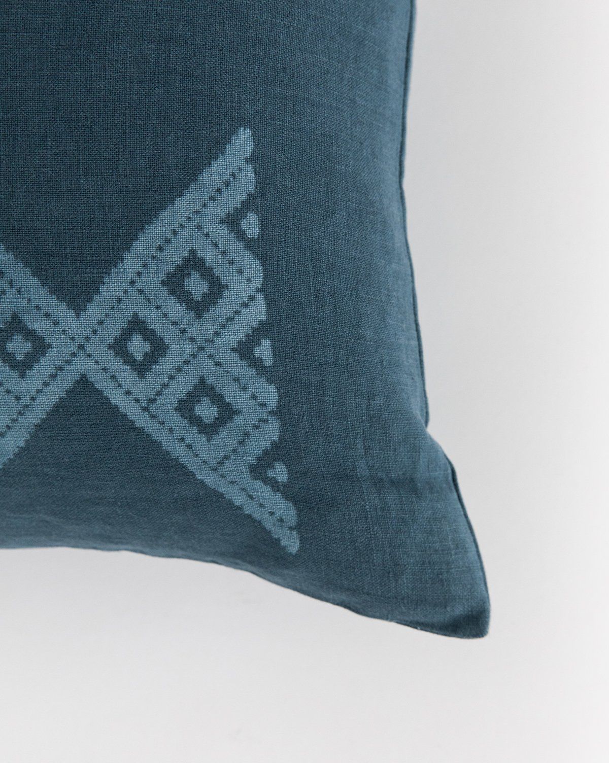 ZURIA WOVEN PILLOW WITH INSERT thumbnail 2