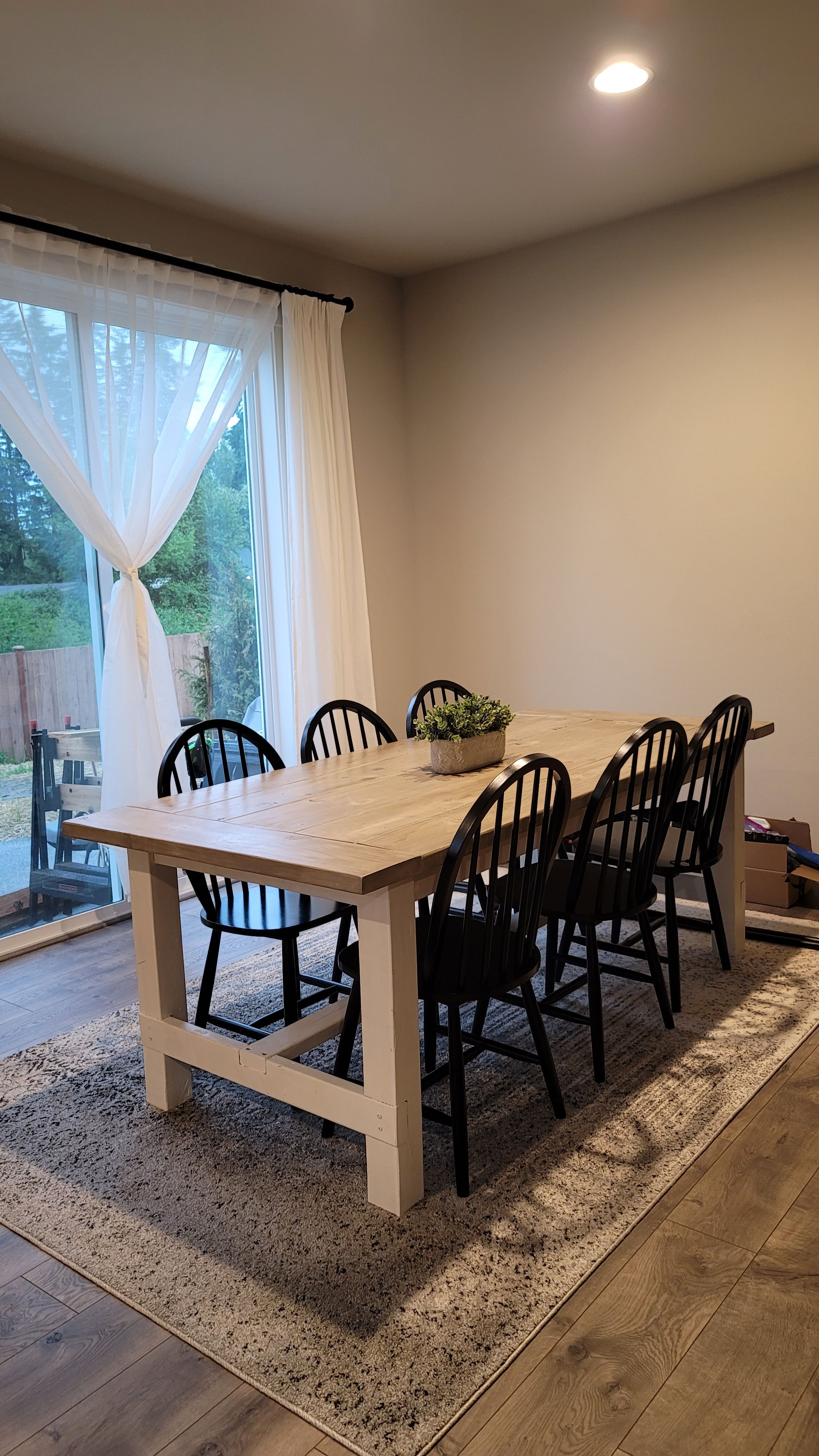 CUSTOMER DINING TABLE thumbnail 2