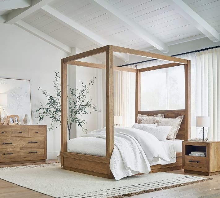 Oakleigh Canopy Bed thumbnail 2