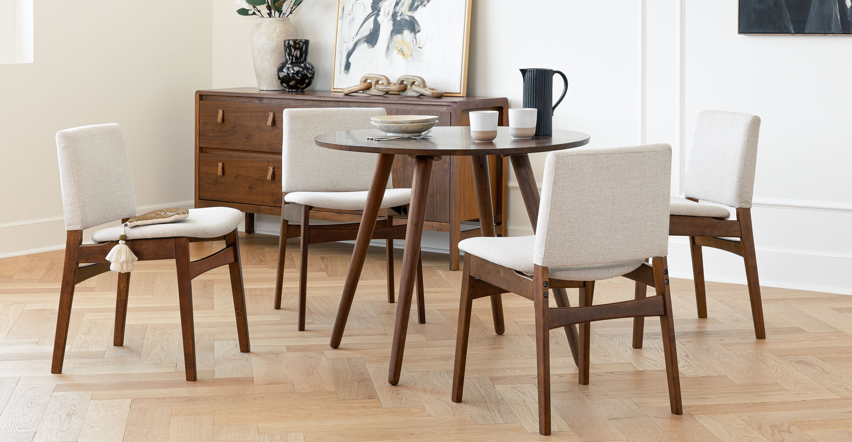 Seno Walnut 36" Round Dining Table thumbnail 2
