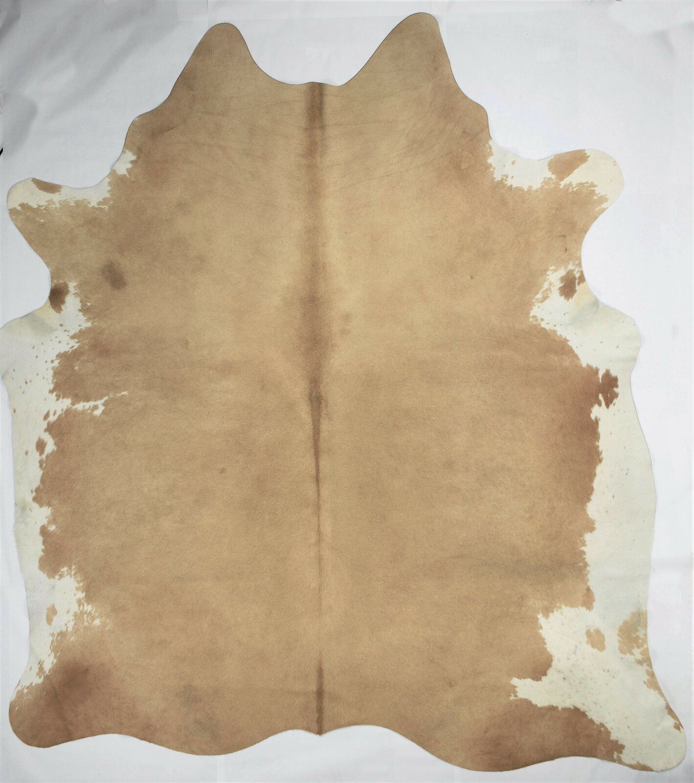 Freman Animal Print Handmade Cowhide Beige Area Rug 5'x6'6'' thumbnail 2