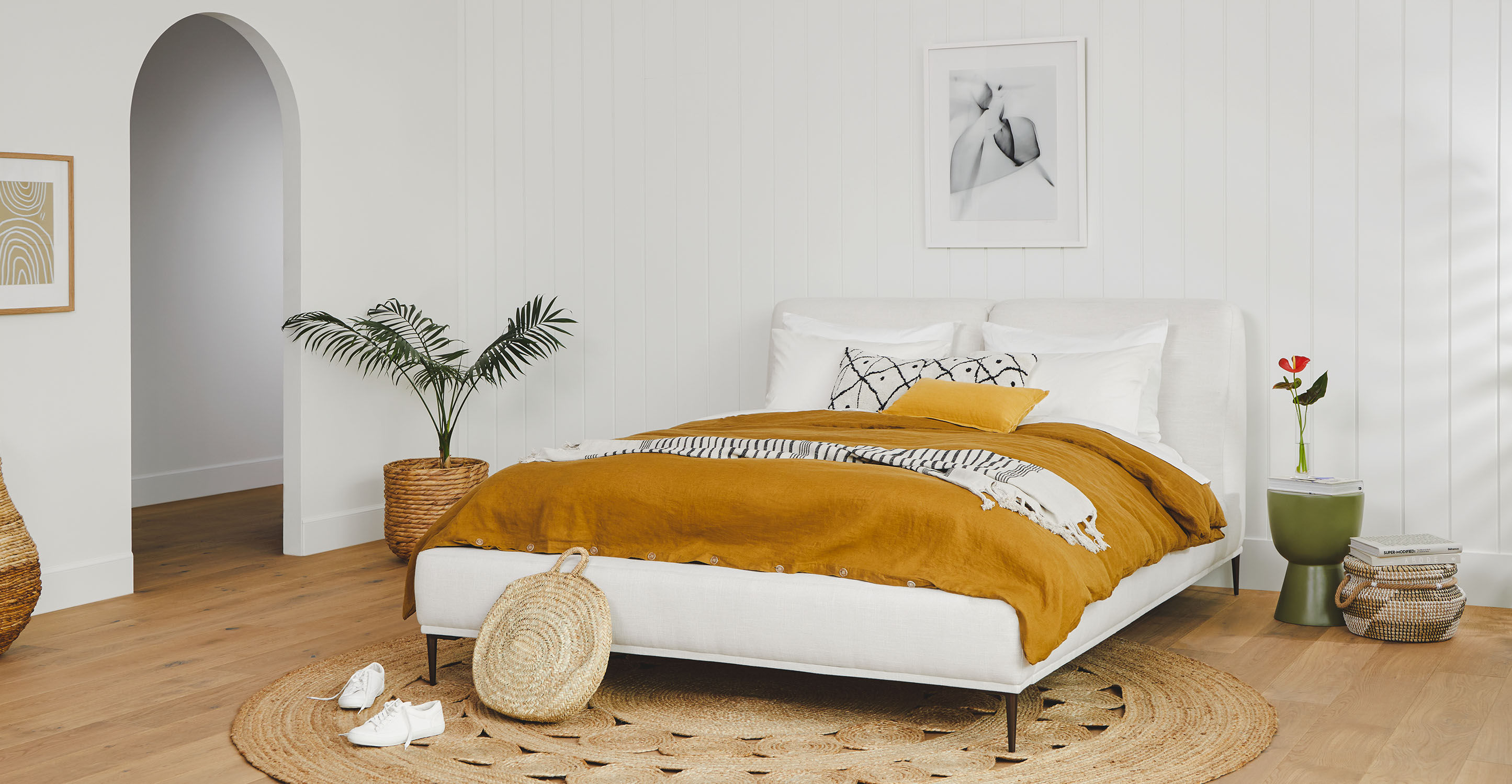 Abisko Quartz White Bed Queen thumbnail 2