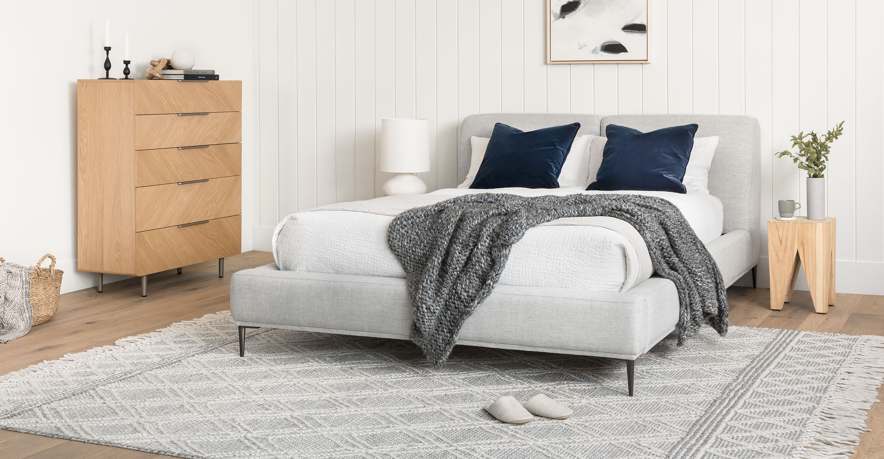 Abisko Mist Gray Bed Queen thumbnail 2