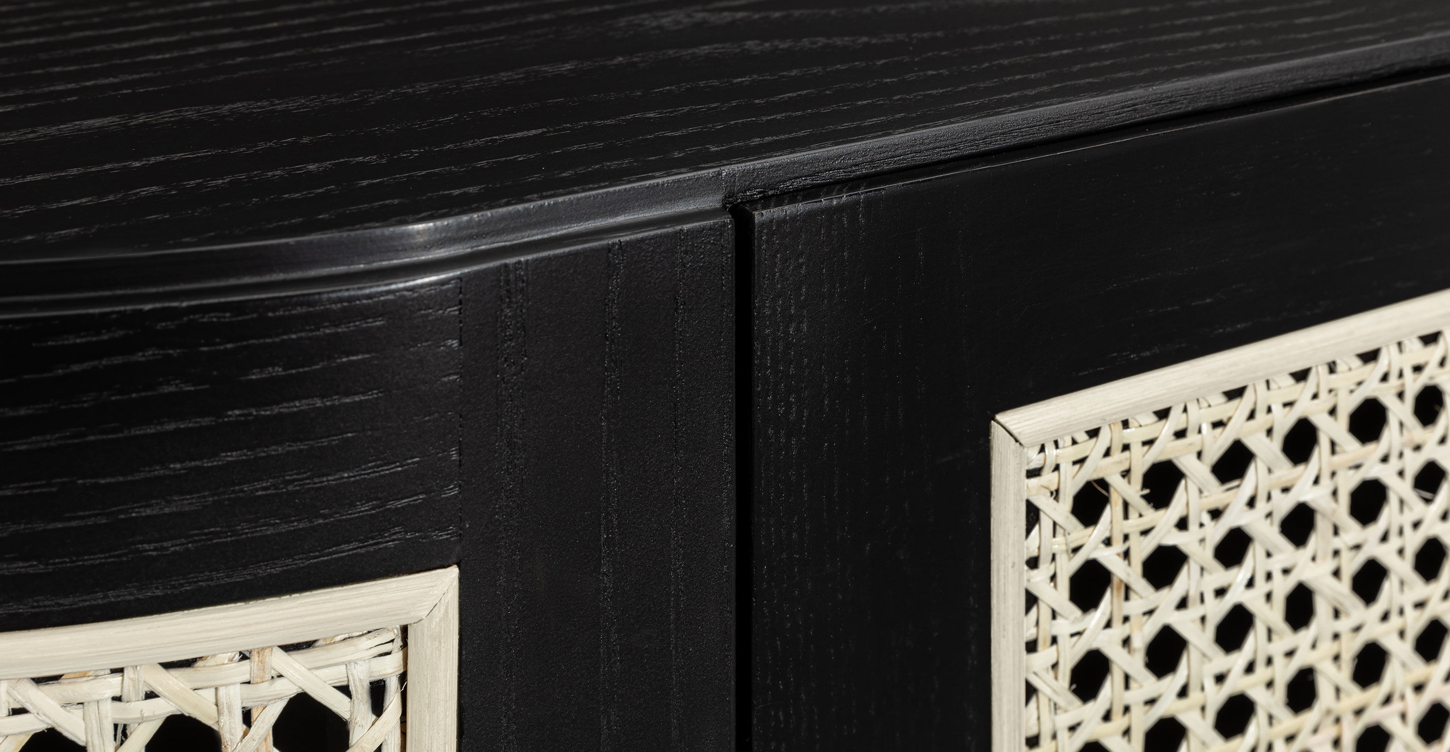 Candra Black Media Unit thumbnail 9