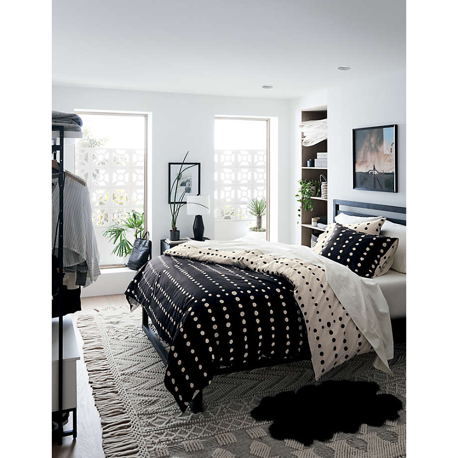 Linea Black Bed-Queen thumbnail 4