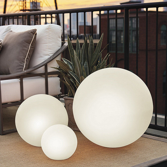 LED Outdoor Illuminated Sphere thumbnail 2
