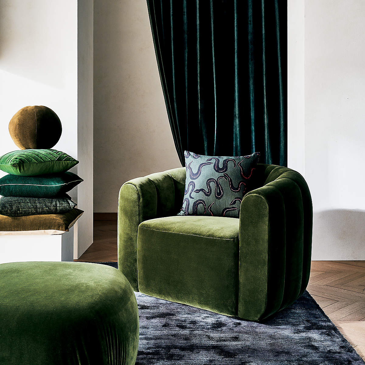 Fitz Green Velvet Swivel Chair thumbnail 2