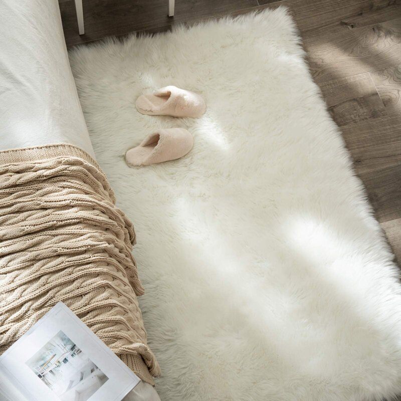 Kayzlynn Handmade Shag Faux Sheepskin White Area Rug-5'x8' thumbnail 5